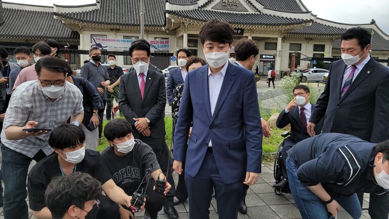 Lee jun seok, chief of the people power party, visited jeonju station, north jeolla province, southwestern south korea, on june 18, 2021 (7)