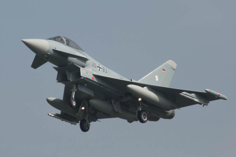 Aircraft 3083 (8489115997)