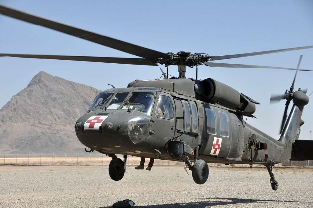 UH-60 블랙호크 헬기 비교분석
