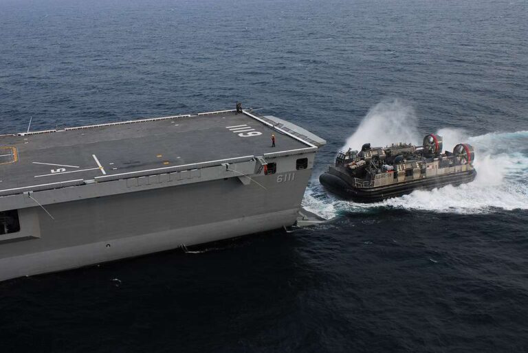 Republic of korea rok amphibious assault ship roks dokdo lph 6111 conducts d148e7